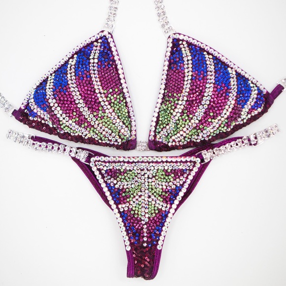 Competition Bikini - Picture 1 of 3